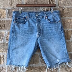 Levi's Wedgie Skinny Jean Cutoff Bermuda Shorts Size 32 Light Wash Button Fly